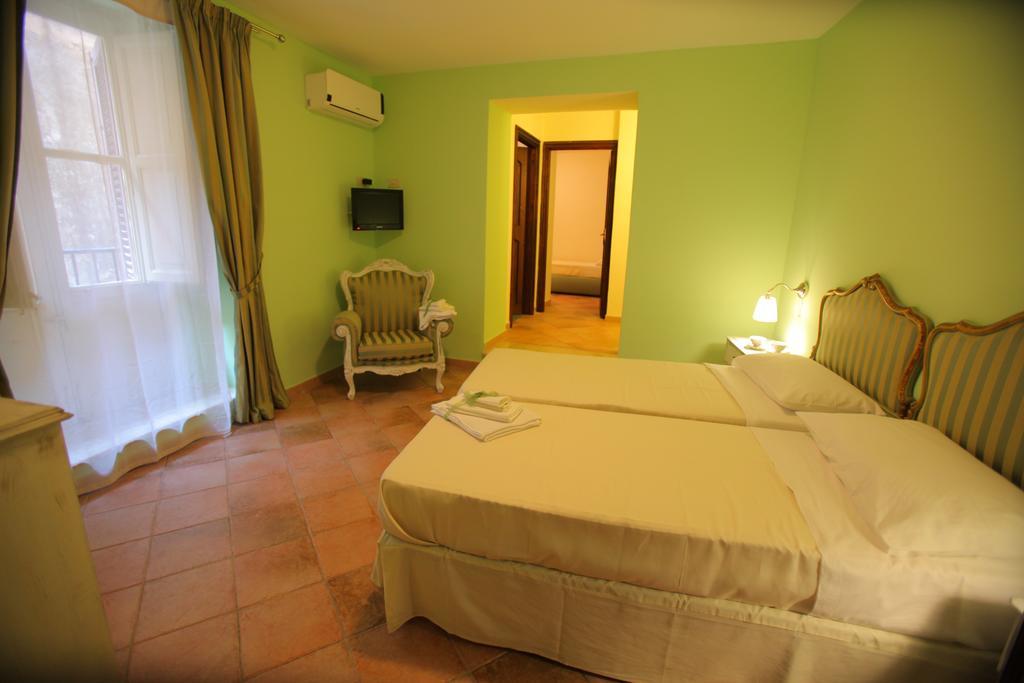 Antica Palermo R&B Bed & Breakfast Room photo